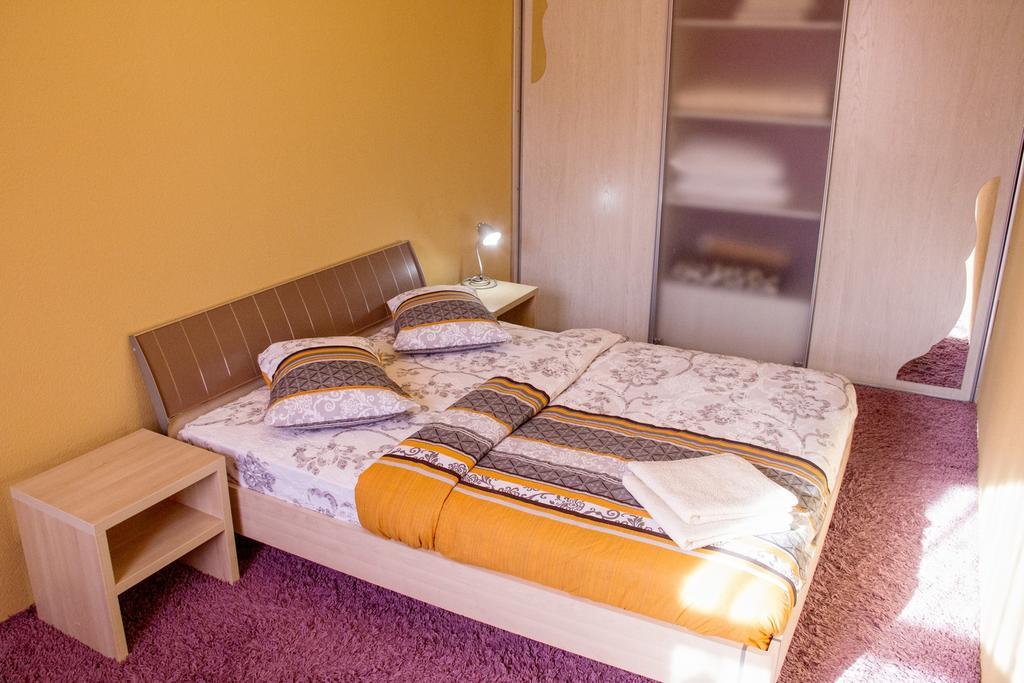 Kyiv Apartment In The City Center On Turgenevskaya Street Exterior photo