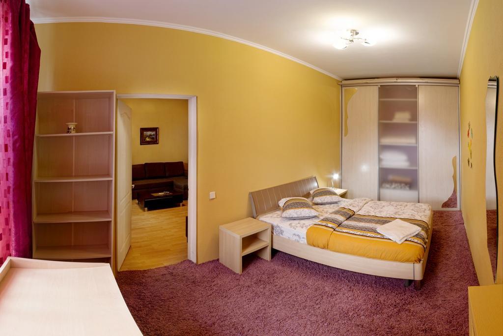 Kyiv Apartment In The City Center On Turgenevskaya Street Exterior photo